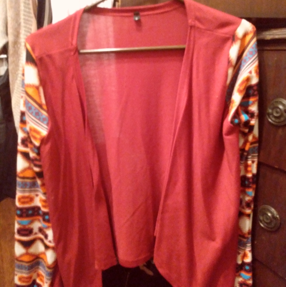 Low-high cut tribal sleeved cardigan.